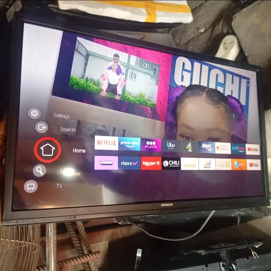 Hitachi 24 Inch 24HE2200U Smart Full HD LED TV (Built-in WiFi, Screen mirroring) - London Used