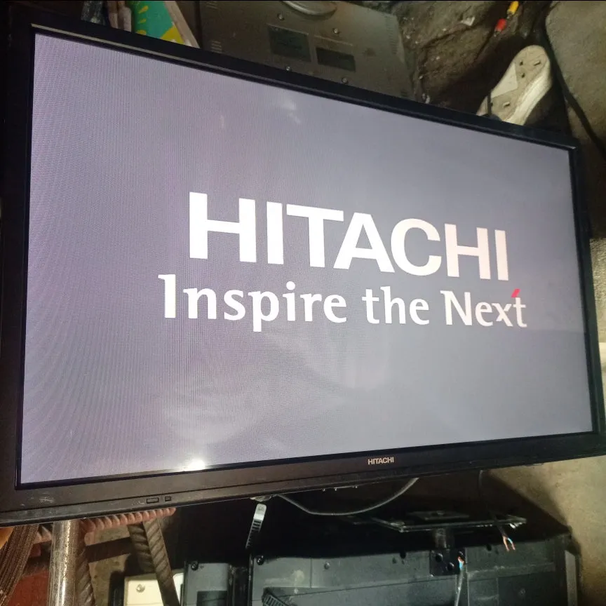 Hitachi 24 Inch 24HE2200U Smart Full HD LED TV (Built-in WiFi, Screen mirroring) - London Used