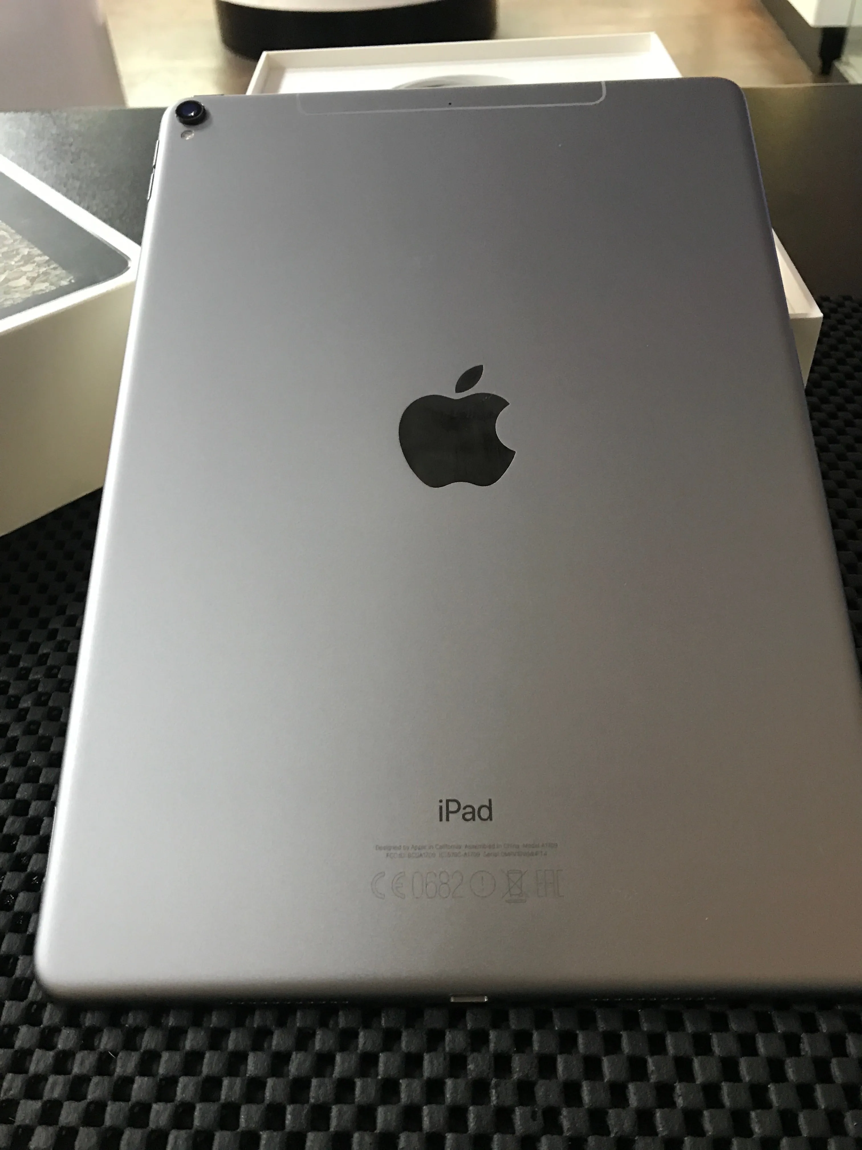 iPad Pro 10.5-inch, 512GB Wi-Fi, Cellular Slate Grey